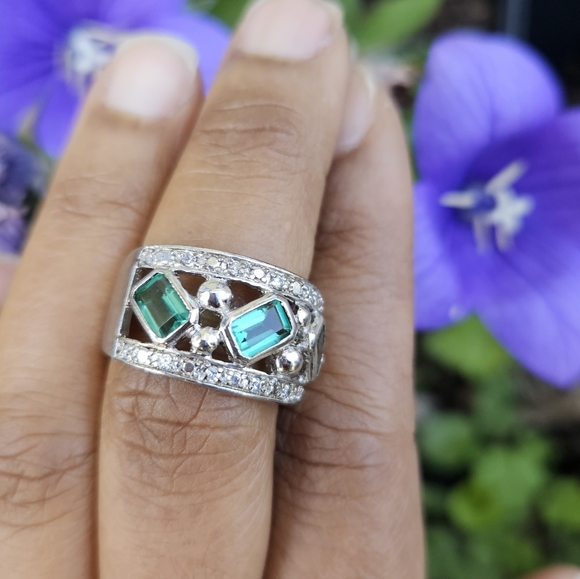 Green Quartz (.9tcw) Platinum Technibond Size 7 Ring with Warranty - Picture 1 of 13